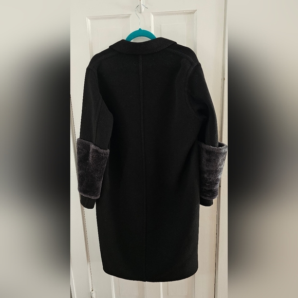 Vince Black Oversized Long Coat with Shearling Banded Sleeves Size Medium - Picture 7 of 11